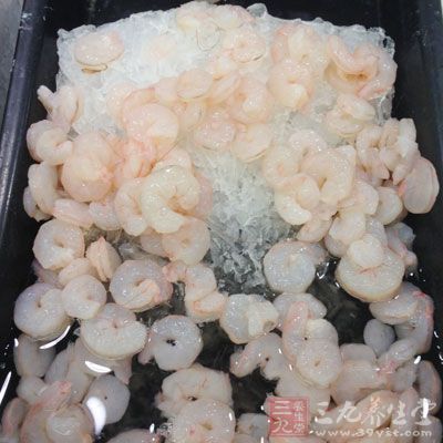 蝦仁兒,芝士,鹹土司面包,白胡椒,鹽 蝦仁兒,芝士,鹹土司面包,白胡椒,鹽