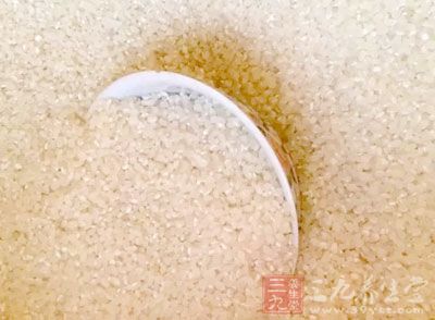 大米100克,水發香菇8個 大米100克,水發香菇8個
