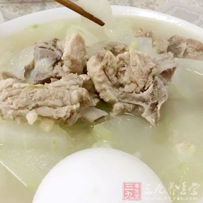 大米2杯,大土豆1個,排骨湯1碗 大米2杯,大土豆1個,排骨湯1碗
