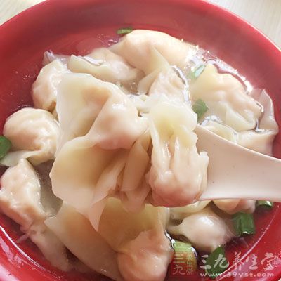 最後粘合在一起，包成馄饨