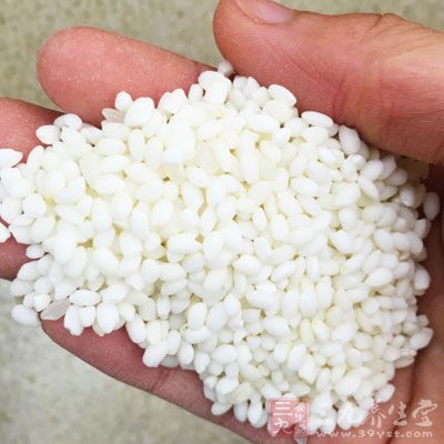 葦葉500克,糯米1000克,小棗50克 葦葉500克,糯米1000克,小棗50克