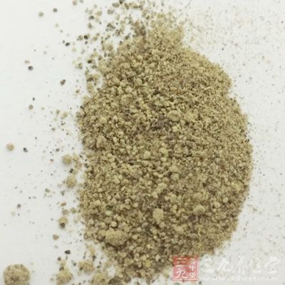 肉絲加入料酒、鹽、雞精、生抽、胡椒粉、澱粉腌制20分鐘 肉絲加入料酒、鹽、雞精、生抽、胡椒粉、澱粉腌制20分鐘