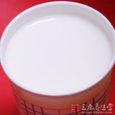 現磨咖啡粉50克，水150克，牛奶100克，淡奶油350克