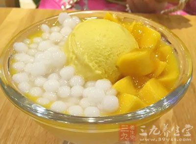 在這夏天吃點冰淇淋，確實是一件很開心的事情
