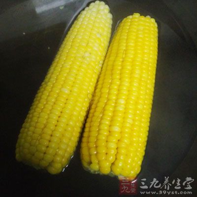 豬骨450g、桑葉100g、胡蘿卜150g、馬蹄100g、玉米300g