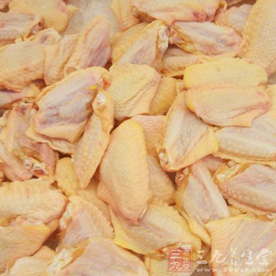 將雞翅中清洗干淨 將雞翅中清洗干淨