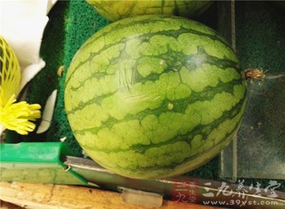 西瓜皮，糖，鹽局雞粉，麻油，胡椒粉，辣椒油，芫茜