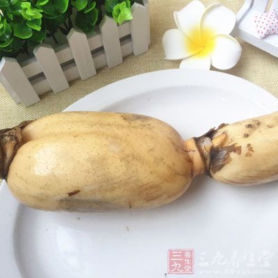 把蓮藕洗干淨切成塊狀