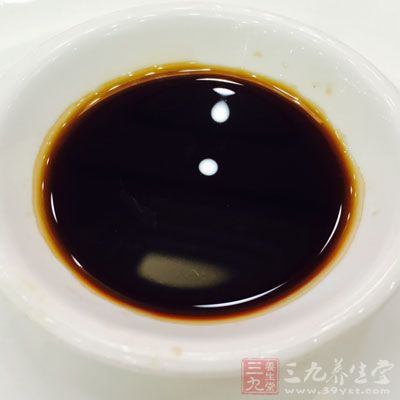 豬肉、白蘿卜、蔥、姜、醬油、冰糖、雞精、料酒、食用油 豬肉、白蘿卜、蔥、姜、醬油、冰糖、雞精、料酒、食用油