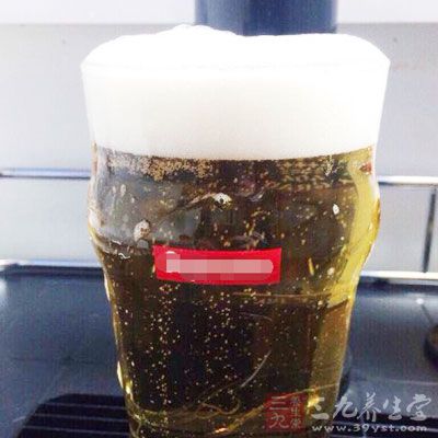根據雞肉的量,可能用不了一罐啤酒,大半罐就夠了 根據雞肉的量,可能用不了一罐啤酒,大半罐就夠了