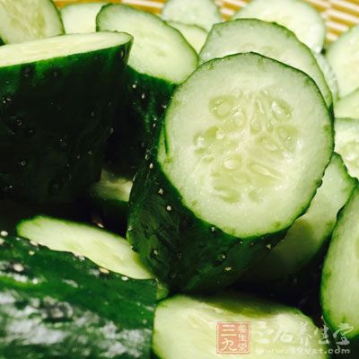 黃瓜,大頭菜,油,火龍果,鮮蝦,沙拉醬,白糖 黃瓜,大頭菜,油,火龍果,鮮蝦,沙拉醬,白糖