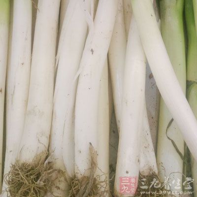 小黃魚一斤,料酒2勺,蔥2根,姜末1小勺,鹽1勺,雞蛋1只 小黃魚一斤,料酒2勺,蔥2根,姜末1小勺,鹽1勺,雞蛋1只