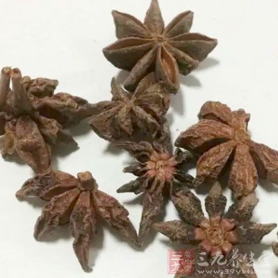 沙拉油200CC,花椒10g,八角5g 沙拉油200CC,花椒10g,八角5g