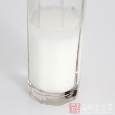 蛋黃2個，淡奶油125ml，牛奶250ML，抹茶粉5G