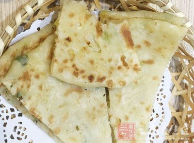 槐花餅味道很獨特，有著槐花的清香