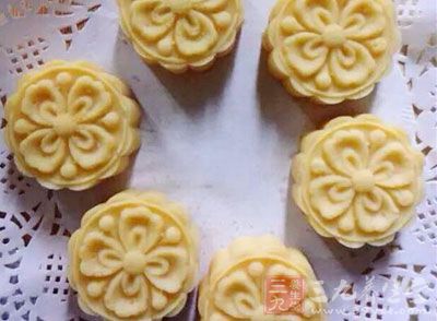 所謂綠豆糕就是利用綠豆做出來的糕點 所謂綠豆糕就是利用綠豆做出來的糕點