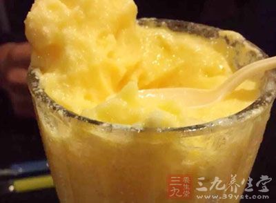 首先我們要准備好做奶昔的材料 首先我們要准備好做奶昔的材料