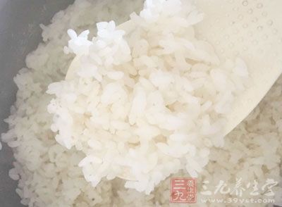 辣白菜、米飯、豆芽、蔥、姜、蒜、鹽 辣白菜、米飯、豆芽、蔥、姜、蒜、鹽