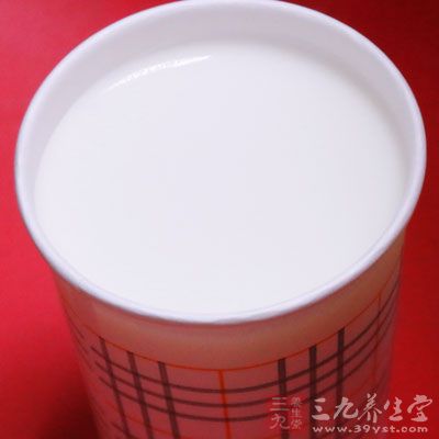 無子瓜果肉30g、鳳梨果醬20g、牛奶10g