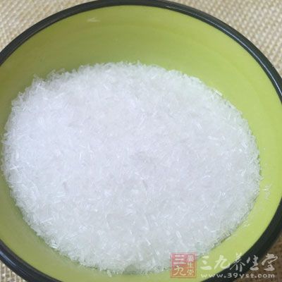 小黃魚500克,油、料酒、椒鹽、糖、澱粉、蔥姜蒜粉、鹽、味精適量 小黃魚500克,油、料酒、椒鹽、糖、澱粉、蔥姜蒜粉、鹽、味精適量