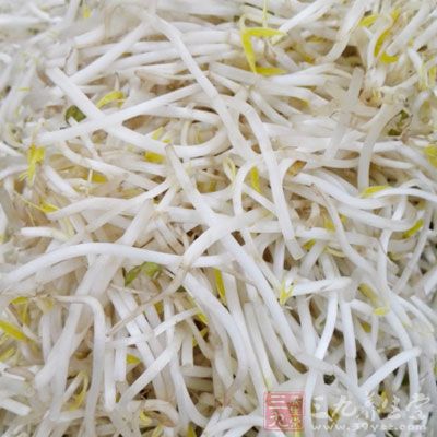 醋1茶匙,辣椒油2茶匙,韭菜4株,綠豆芽50克 醋1茶匙,辣椒油2茶匙,韭菜4株,綠豆芽50克
