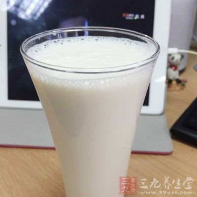鮮奶油180ML，牛奶90ML，蛋黃2只