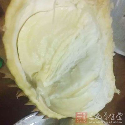 接著放入榴蓮肉 接著放入榴蓮肉