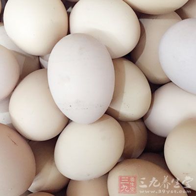 豬大排500公克,小蕃茄適量,雞蛋2顆 豬大排500公克,小蕃茄適量,雞蛋2顆