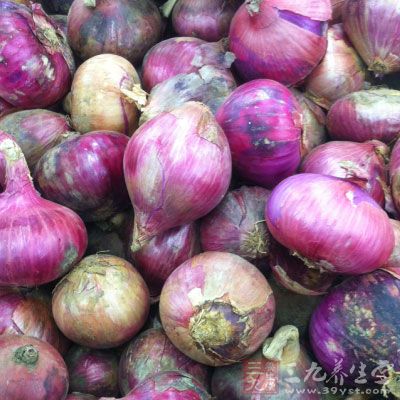 青紅椒、豆腐干、洋蔥、蝦仁、米飯、雞蛋液、鹽、黑胡椒