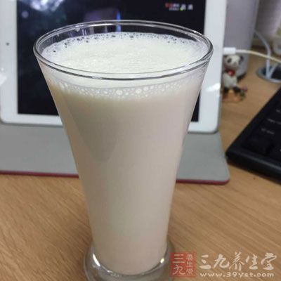接著加入牛奶 接著加入牛奶