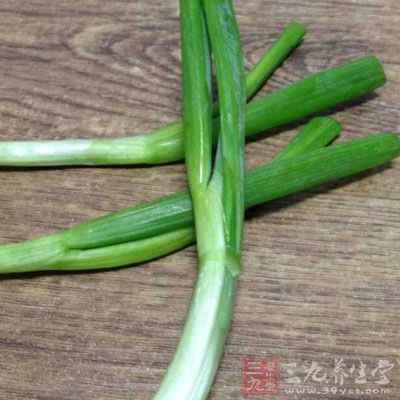 掛面1人份、香蔥、辣椒面、鹽、雞粉、生抽、香麻油 掛面1人份、香蔥、辣椒面、鹽、雞粉、生抽、香麻油