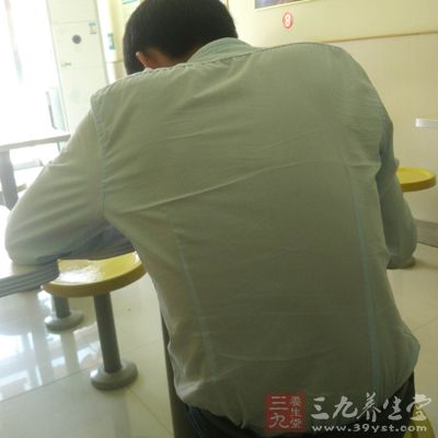 小葫仙找到硫唓,靜靜的坐著,臉色凝重 小葫仙找到硫唓,靜靜的坐著,臉色凝重