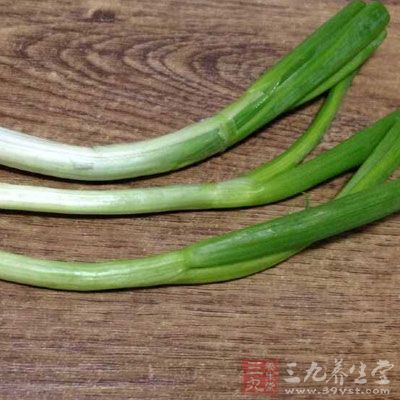 豬油75克，鹽3克，料酒10克，大蔥15克