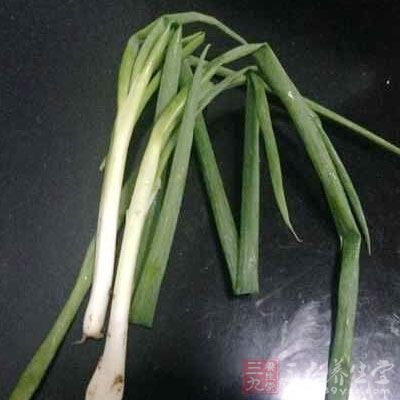 皮皮蝦250克、小蔥適量、姜適量