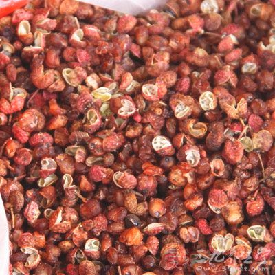 皮皮蝦500克、花椒油適量、白醋適量、白酒適量、香油適量、食鹽適量