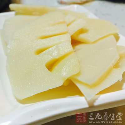 竹筍含有一種白色的含氮物質,構成了竹筍獨有的清香 竹筍含有一種白色的含氮物質,構成了竹筍獨有的清香