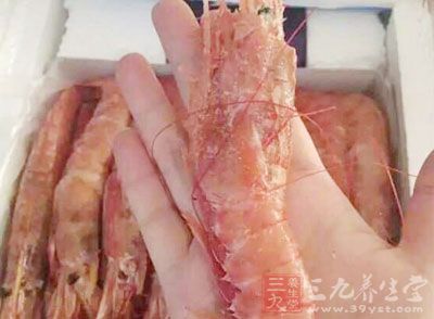 瘦豬肉10g，蝦皮5g，大米(或小米)25g，冬菇5g，白菜25g，鹽，蔥花各少許