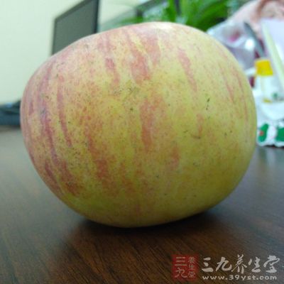 蘋果裡除了有豐富的維生素外,它還含有抗過敏的物質 蘋果裡除了有豐富的維生素外,它還含有抗過敏的物質