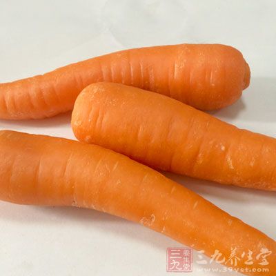 選擇胡蘿卜、粳米、蔥、姜、豬肉、食鹽和食用油
