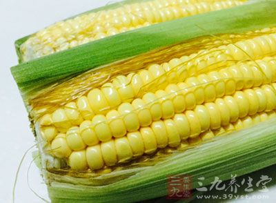 小排骨300克，玉米一根，胡蘿卜一根