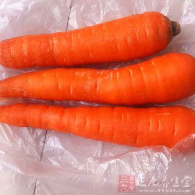 剩米飯，豬肝，菠菜，胡蘿卜，食用油，鹽，料酒，生抽，雞精，水澱粉