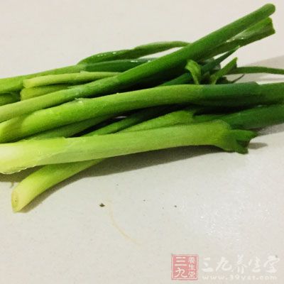 油、鹽、醬油、蔥姜末、料酒、澱粉、胡椒粉、雞精適量