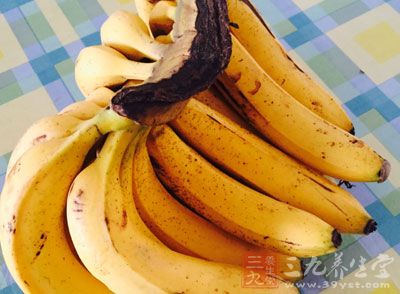 棉花糖1包，香蕉0.5根，櫻桃2個