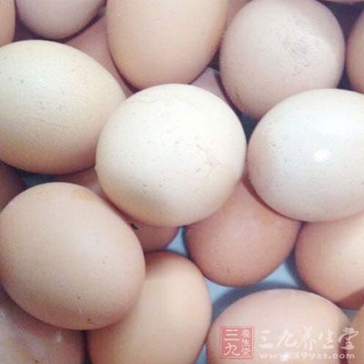 糖漿50克，魚膠粉5克，雞蛋1只，糖1匙，滾水0.33碗，布丁水，果凍，蛋糕糊