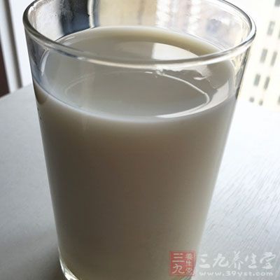 QQ糖1包70g裝，純牛奶1袋，保鮮膜