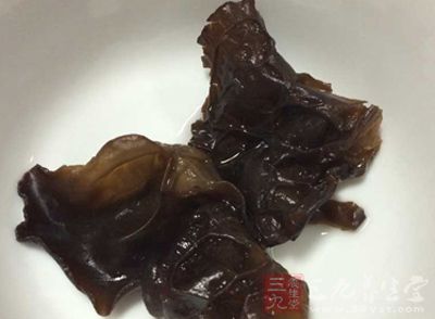 黑木耳泡發洗淨撕朵 黑木耳泡發洗淨撕朵
