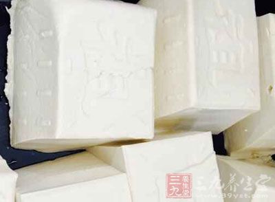 香椿,豆腐,鹽,香油 香椿,豆腐,鹽,香油