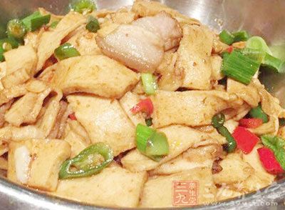 速凍的千葉豆腐，味精，特鮮醬油，辣椒