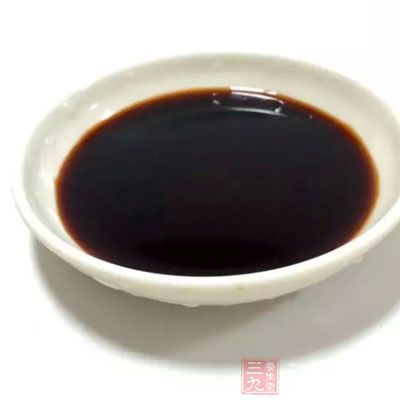 腌制48小時即可食用，吃之前撈到盤子裡，放入醬油，香油適量，即可食用