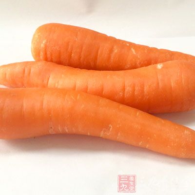 花生米，菠菜，胡蘿卜，芝麻，陳醋，白糖，鹽，生抽，蒜